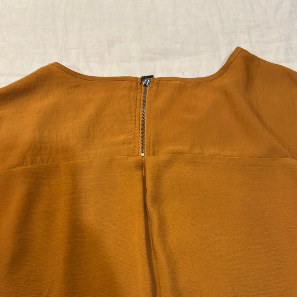 Woman’s Top - Picture 6 of 8